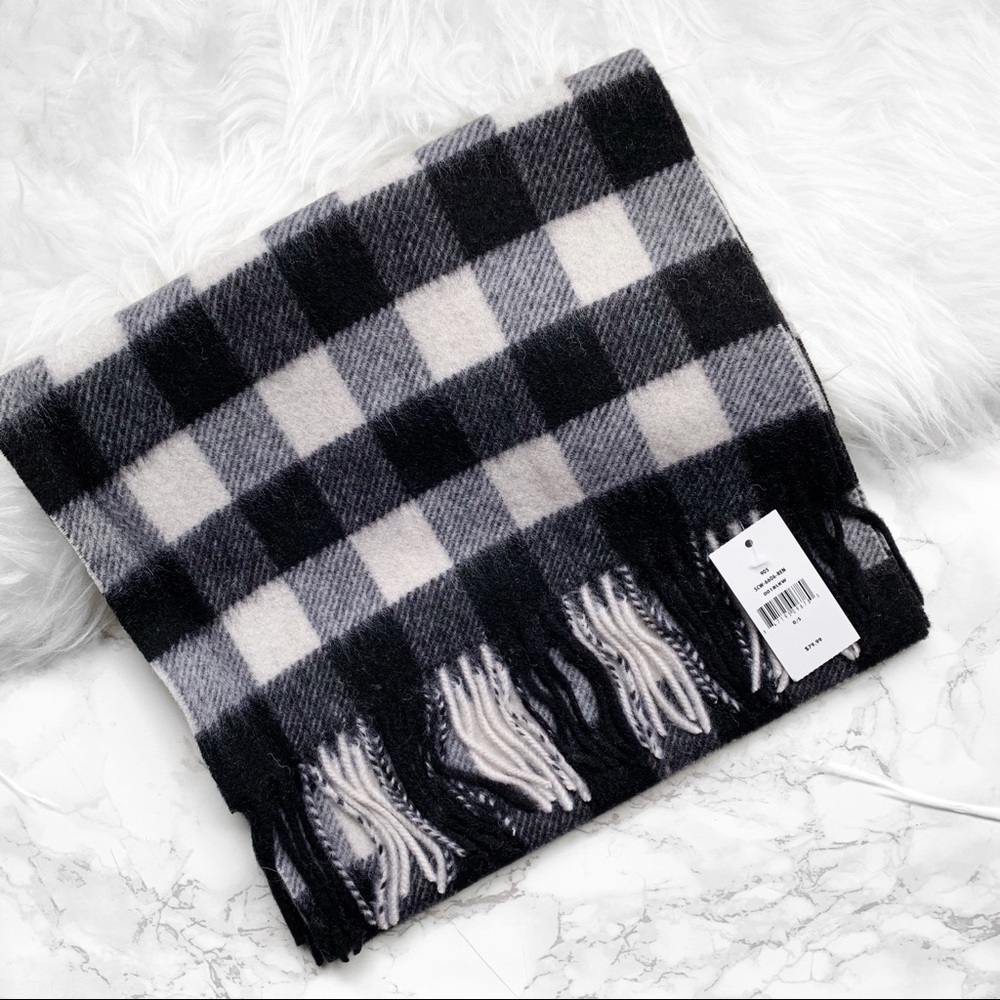 Renvy black/white plaid scarf NWT 